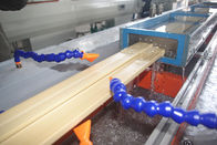 ポリ塩化ビニールの木製のプロフィールのために作るプラスチック プロフィールの生産ラインWPCのプロフィールの放出ライン